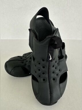 Black Nike Sunray Sandals / Size 12 Child